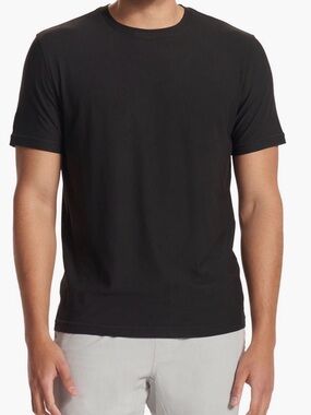 Vuori Men’s strato-tech black t-shirt size L.